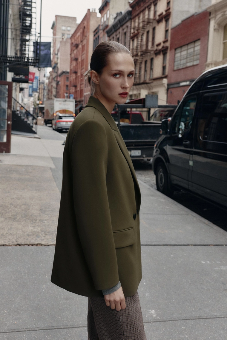 Oversize пиджак с двубортной застежкой