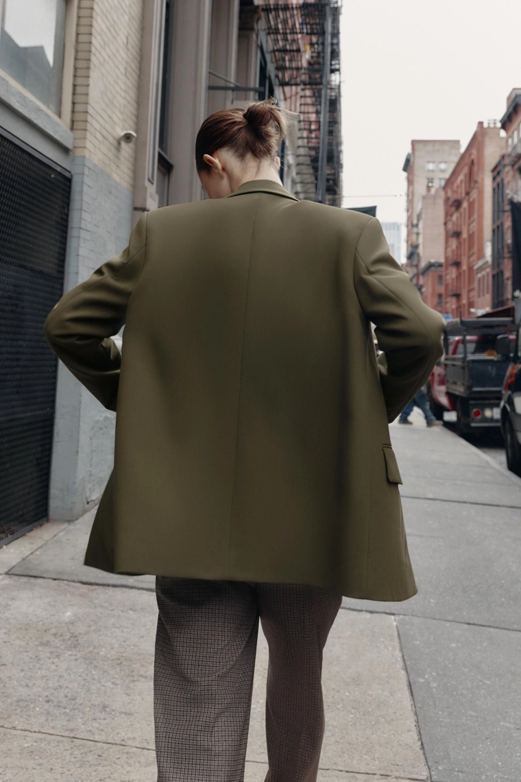 Oversize пиджак с двубортной застежкой