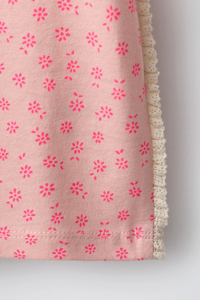 Футболка с кружевным принтом