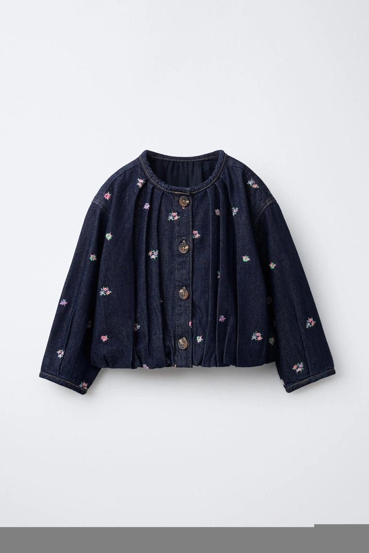 Джинсовая куртка с вышитыми цветами