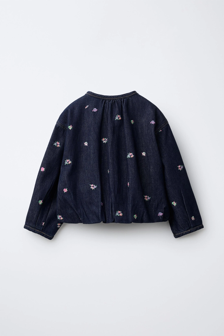 Джинсовая куртка с вышитыми цветами