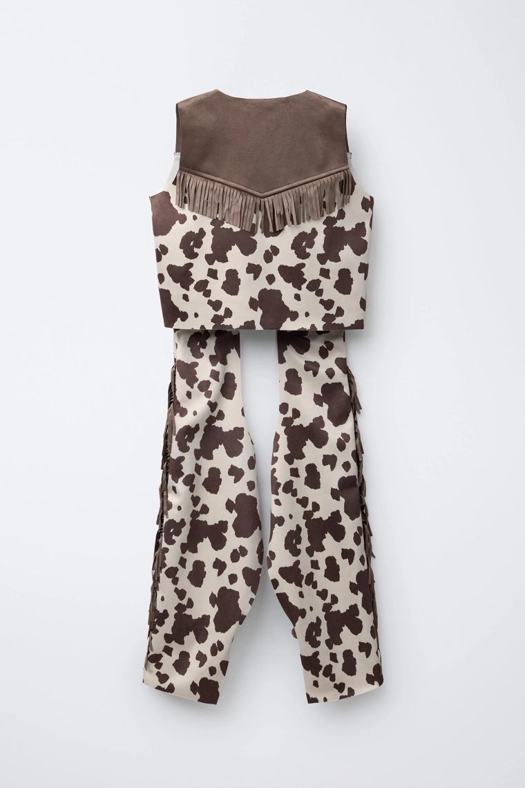 Костюм ковбоя в анималистическом принте с бахромой