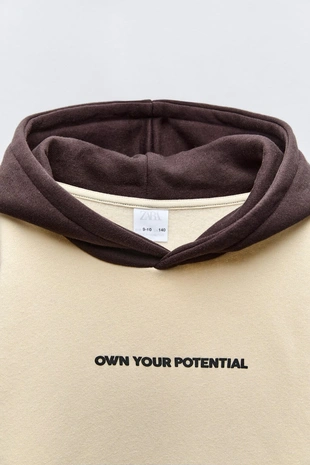 Худи в стиле колор-блок с нашивкой- Заказать в России