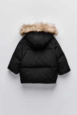 Непромокаемый пуховик с капюшоном из искусственного меха