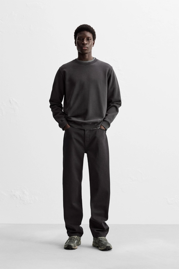 Свитшот с круглым вырезом