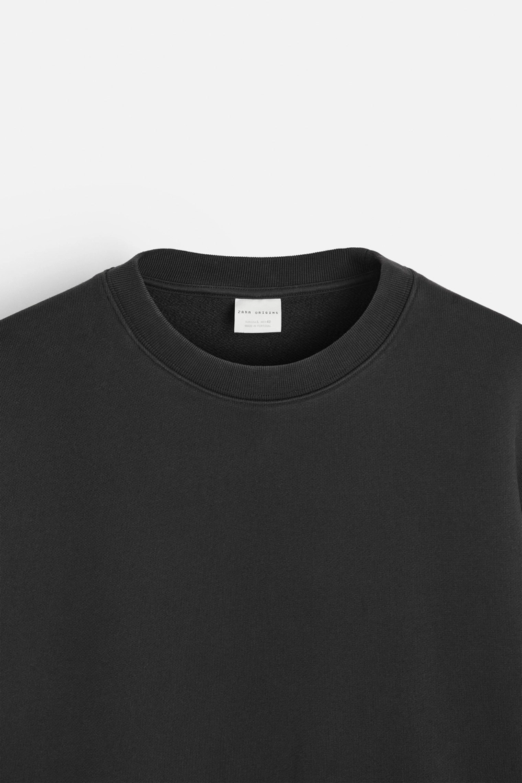 Свитшот с круглым вырезом