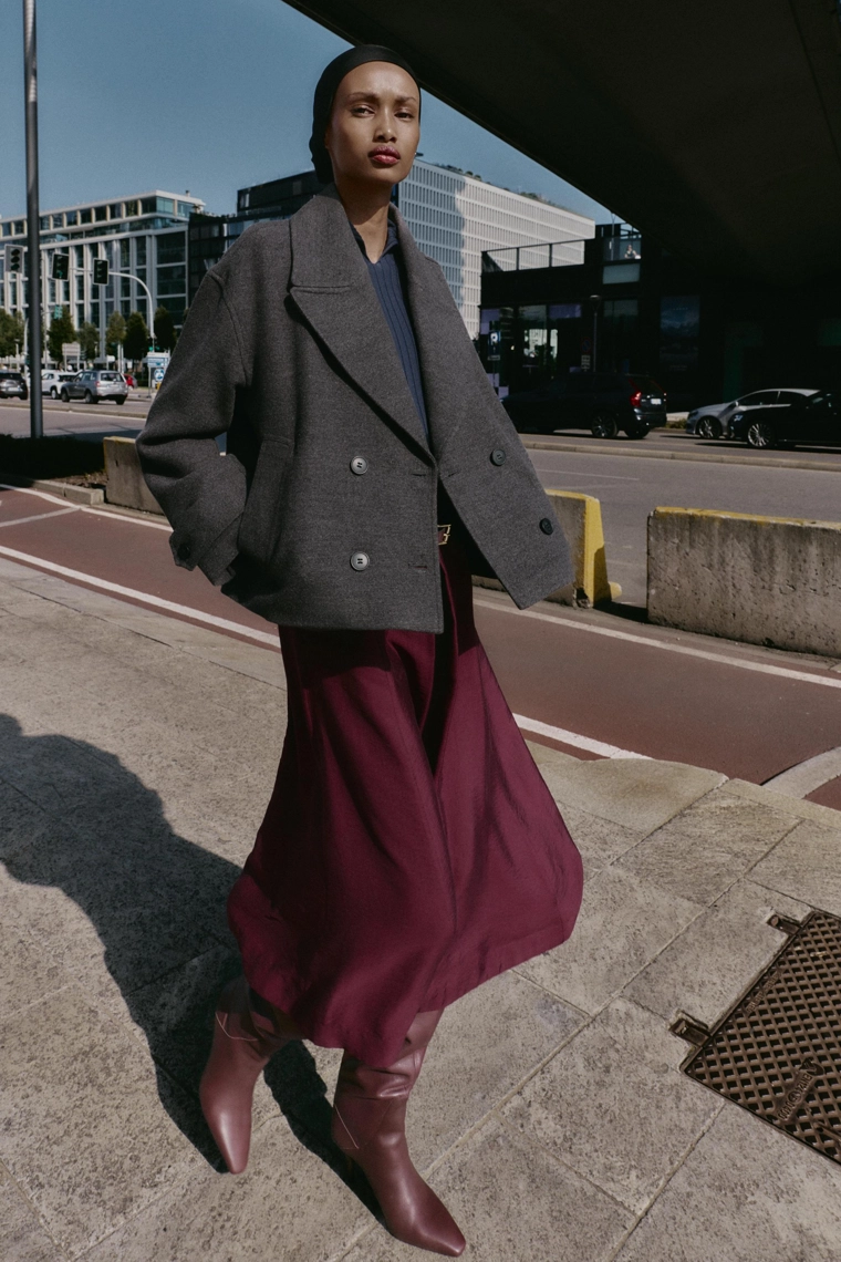 Пальто с двубортной застежкой из мягкого материала