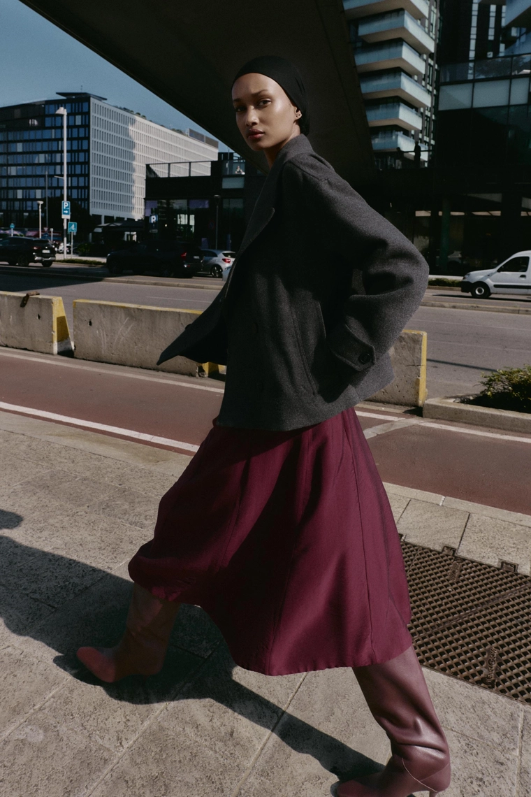 Пальто с двубортной застежкой из мягкого материала