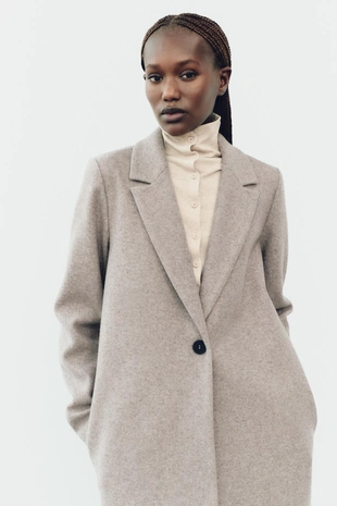 Пальто из мягкой ткани с пуговицей- Заказать в России