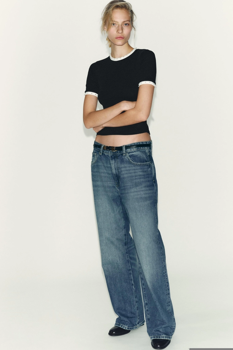 Футболка с объемным трикотажем и бисерными украшениями