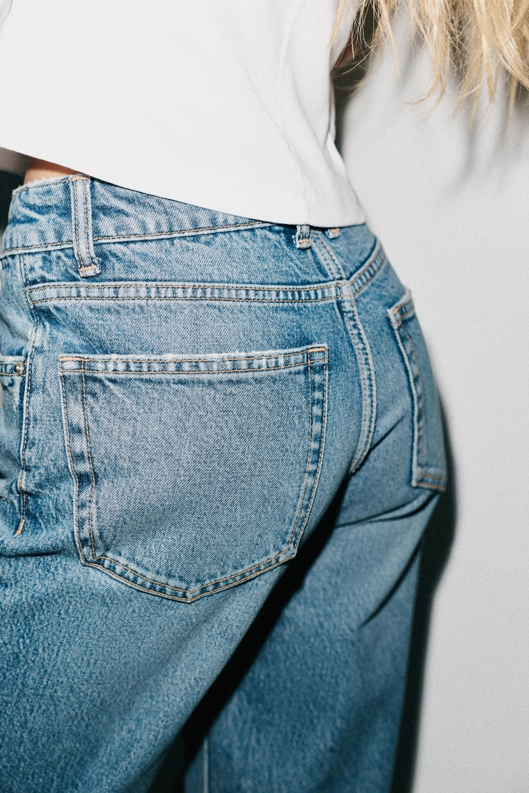 Джинсы с высокой посадкой прямого кроя zara