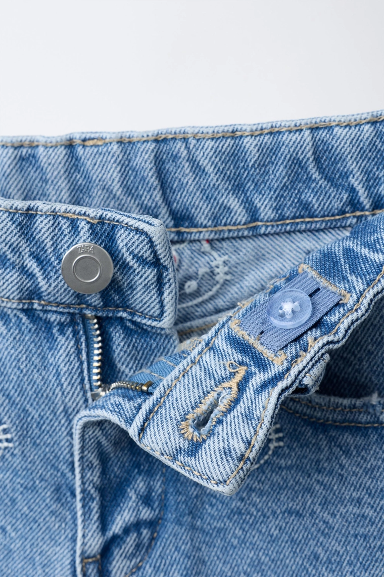 Джинсовые бермуды с вышитой hello kitty © sanrio