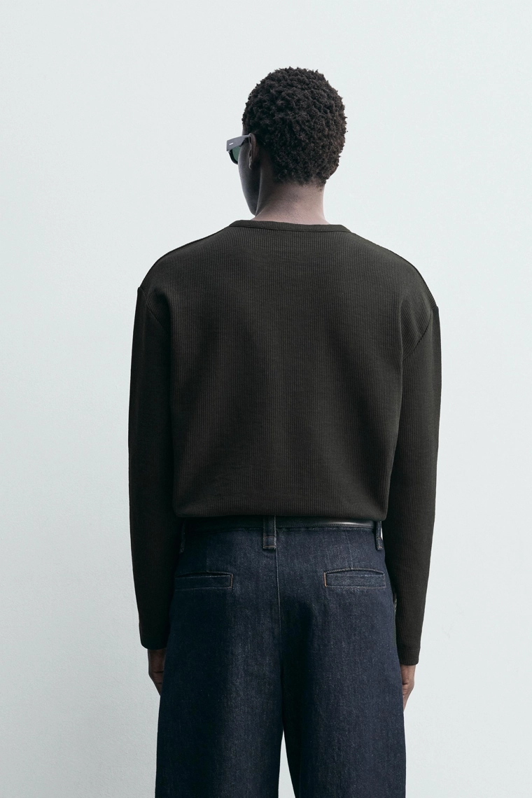 Футболка с воротником henley из ребристого трикотажа