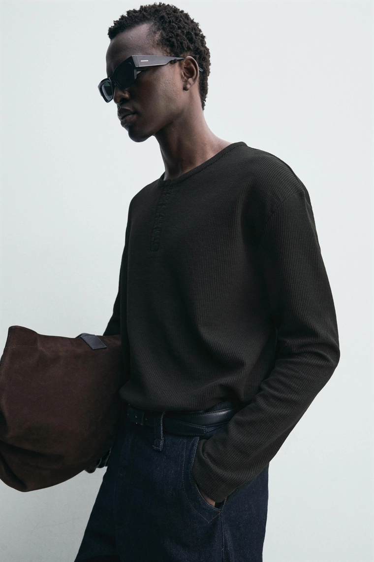 Футболка с воротником henley из ребристого трикотажа