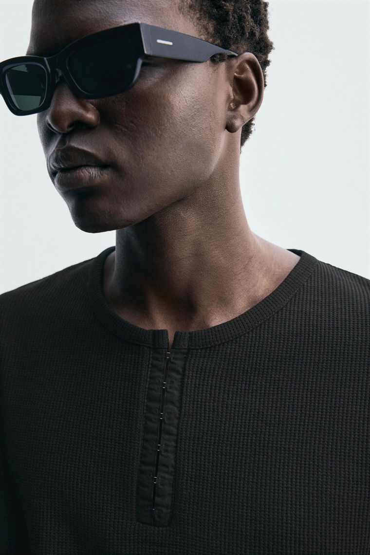 Футболка с воротником henley из ребристого трикотажа