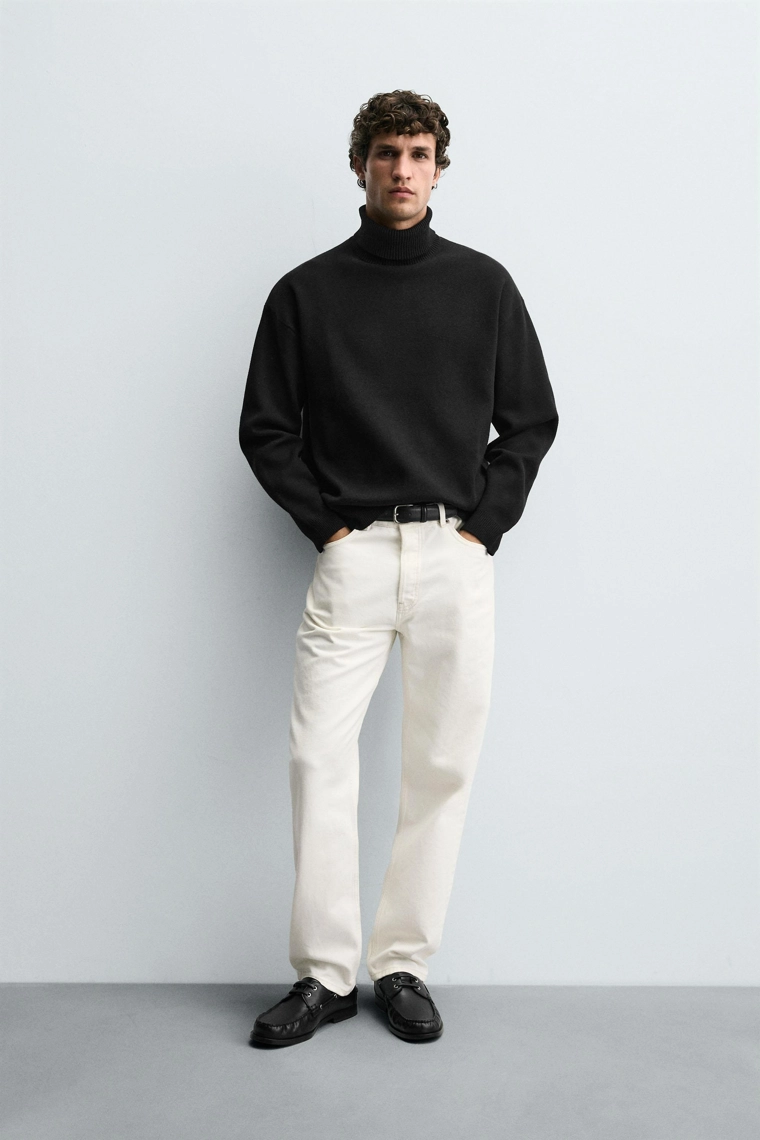 Мягкий свитер с высоким воротом