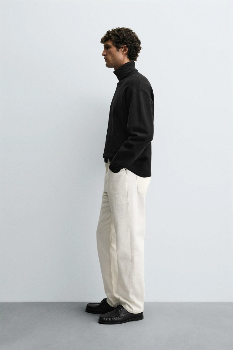 Мягкий свитер с высоким воротом