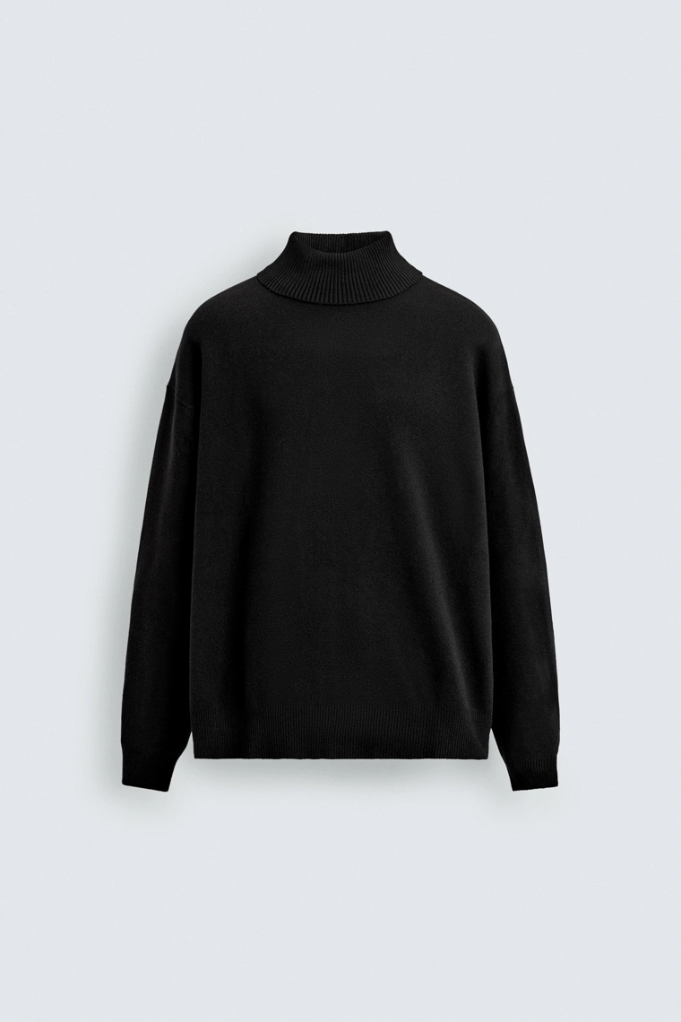 Мягкий свитер с высоким воротом