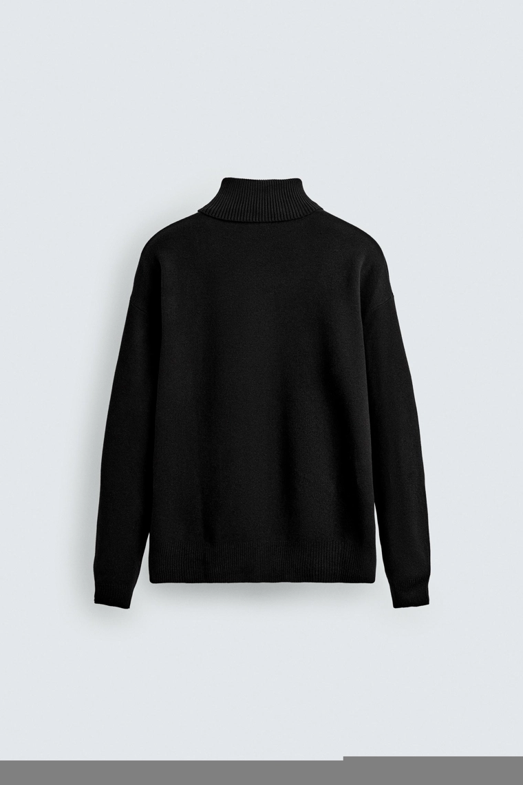 Мягкий свитер с высоким воротом