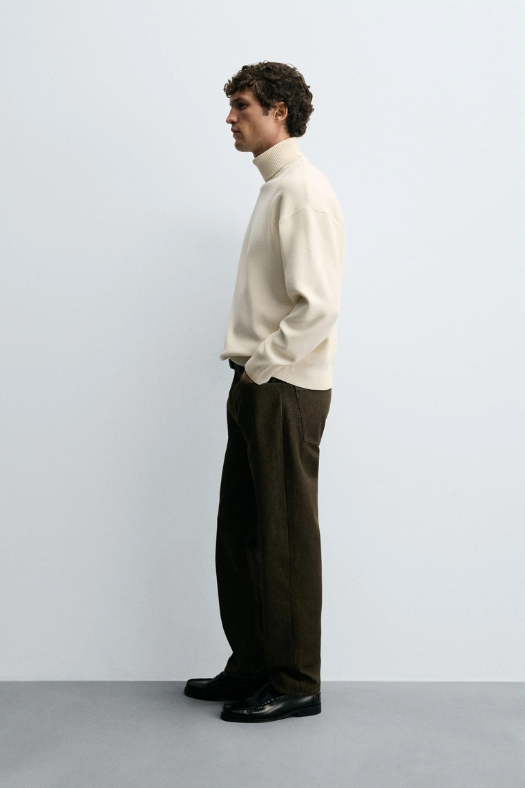 Мягкий свитер с высоким воротом