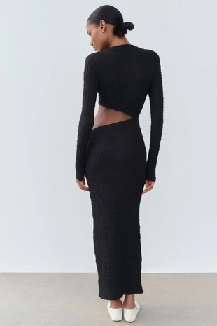 Платье из рельефной ткани с вырезом- Заказать в России