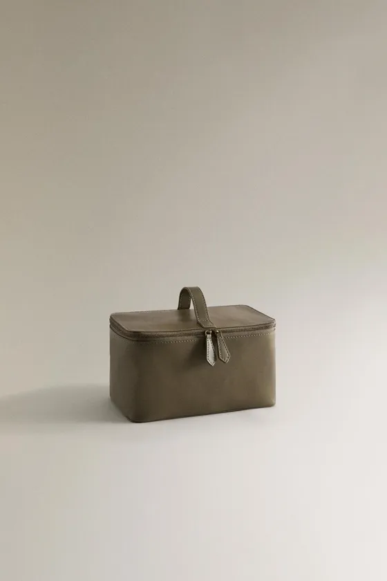 Большая кожаная косметичка zara