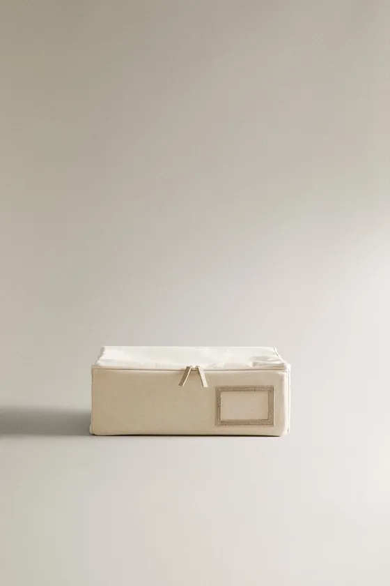 Маленькая органайзерная коробка для гардероба