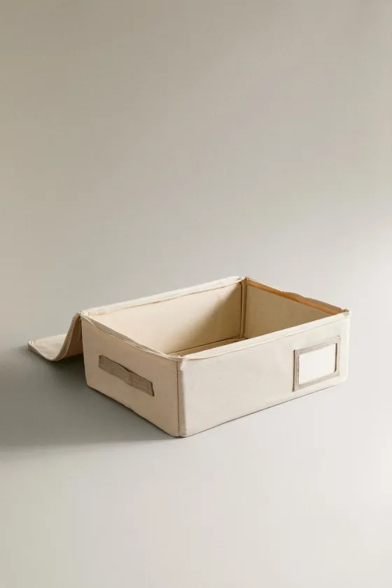 Маленькая органайзерная коробка для гардероба