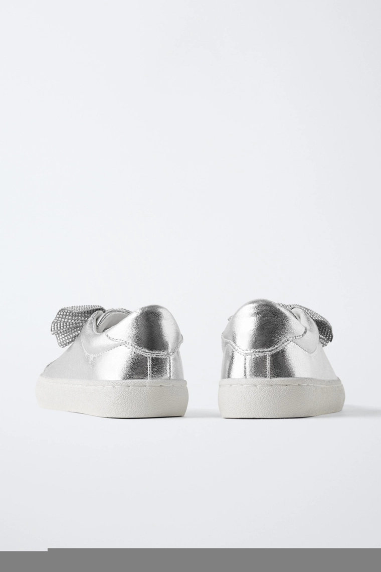 Кроссовки с блестящим бантом