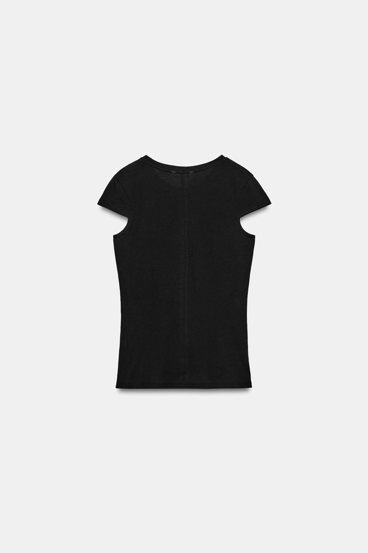 Минималистичная футболка с короткими рукавами