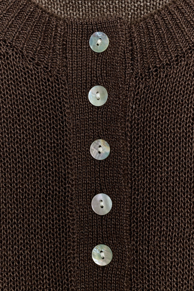 Трикотажный свитер с коротким рукавом и пуговицами