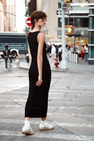 Однотонное платье облегающего кроя - Заказать в России