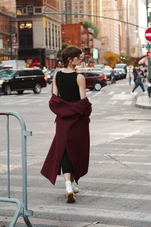 Однотонное платье облегающего кроя - Заказать в России