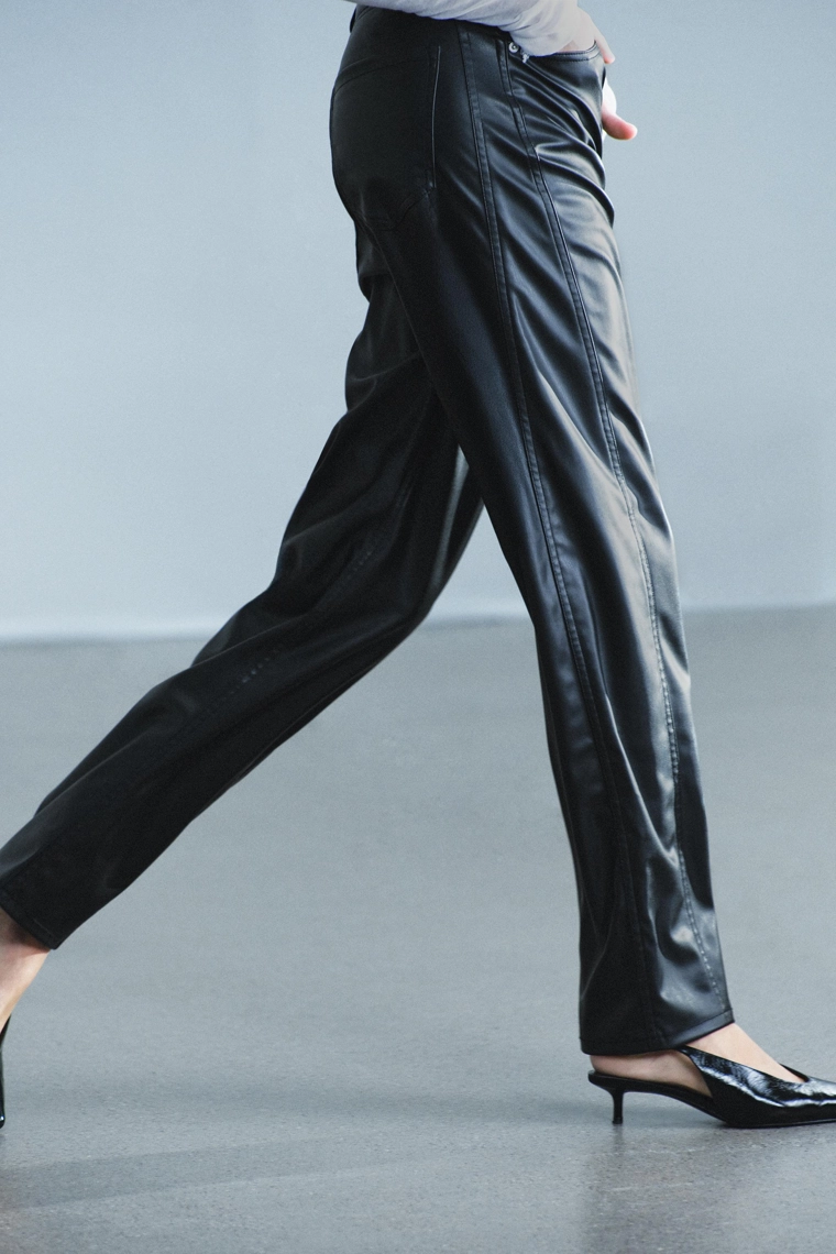 Брюки с эффектом кожи cropped relaxed fit из коллекции zw