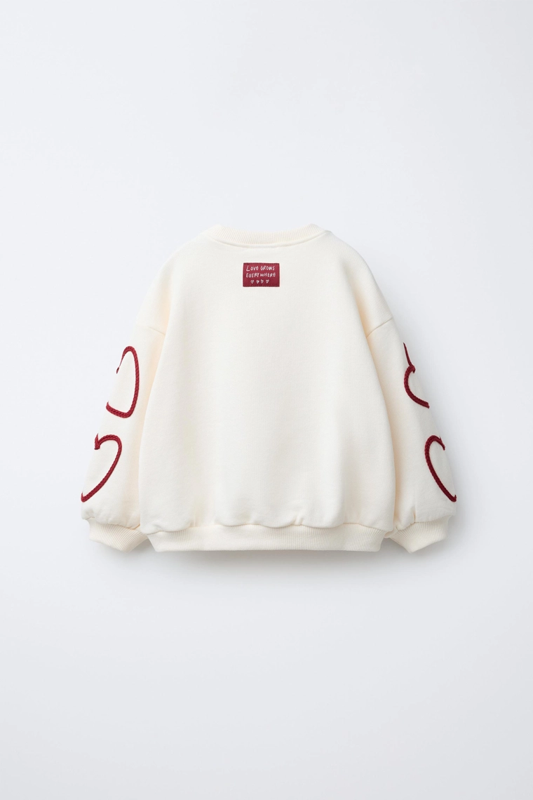 Свитшот с лозунгом и сердцем