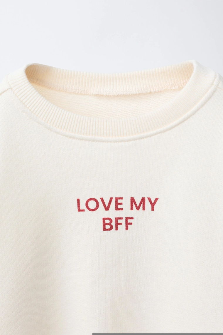 Свитшот с лозунгом и сердцем