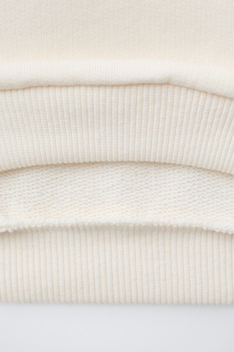 Свитшот с лозунгом и сердцем