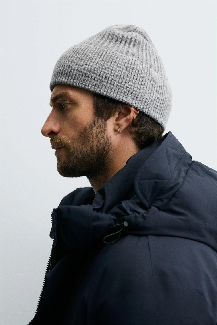 Шерстяная вязаная шапка из смесовой пряжи