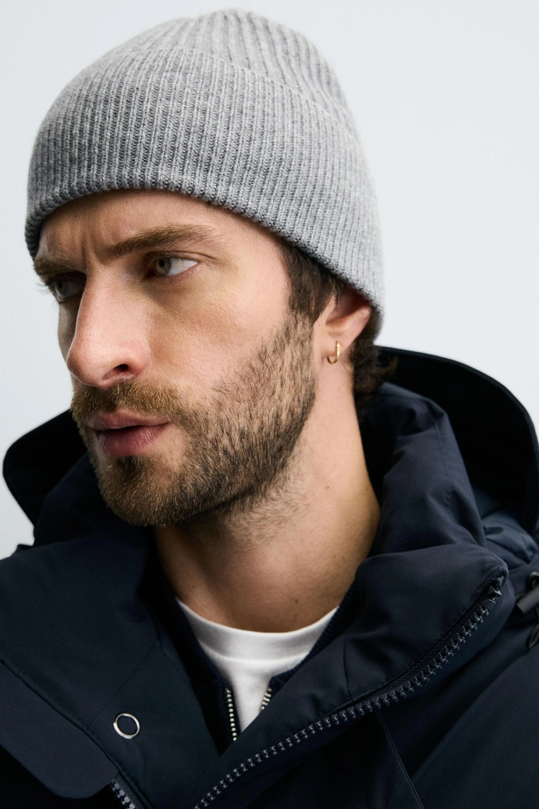 Шерстяная вязаная шапка из смесовой пряжи