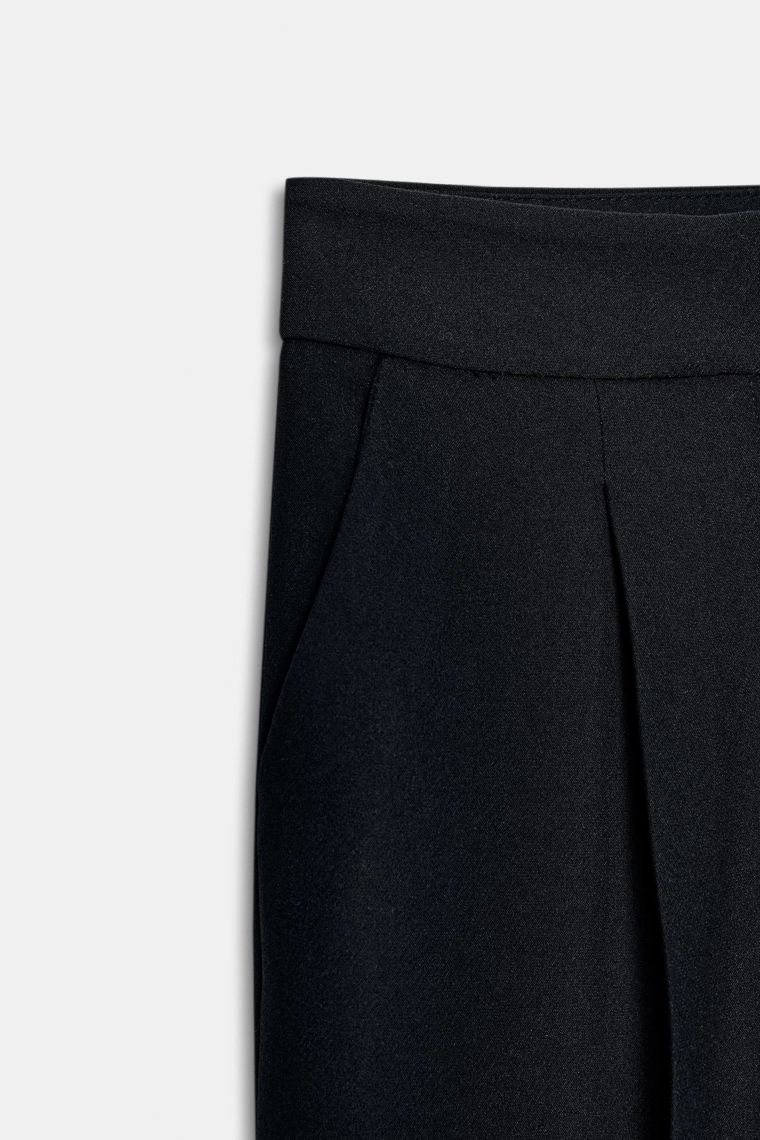 Штаны с защипами и отворотами