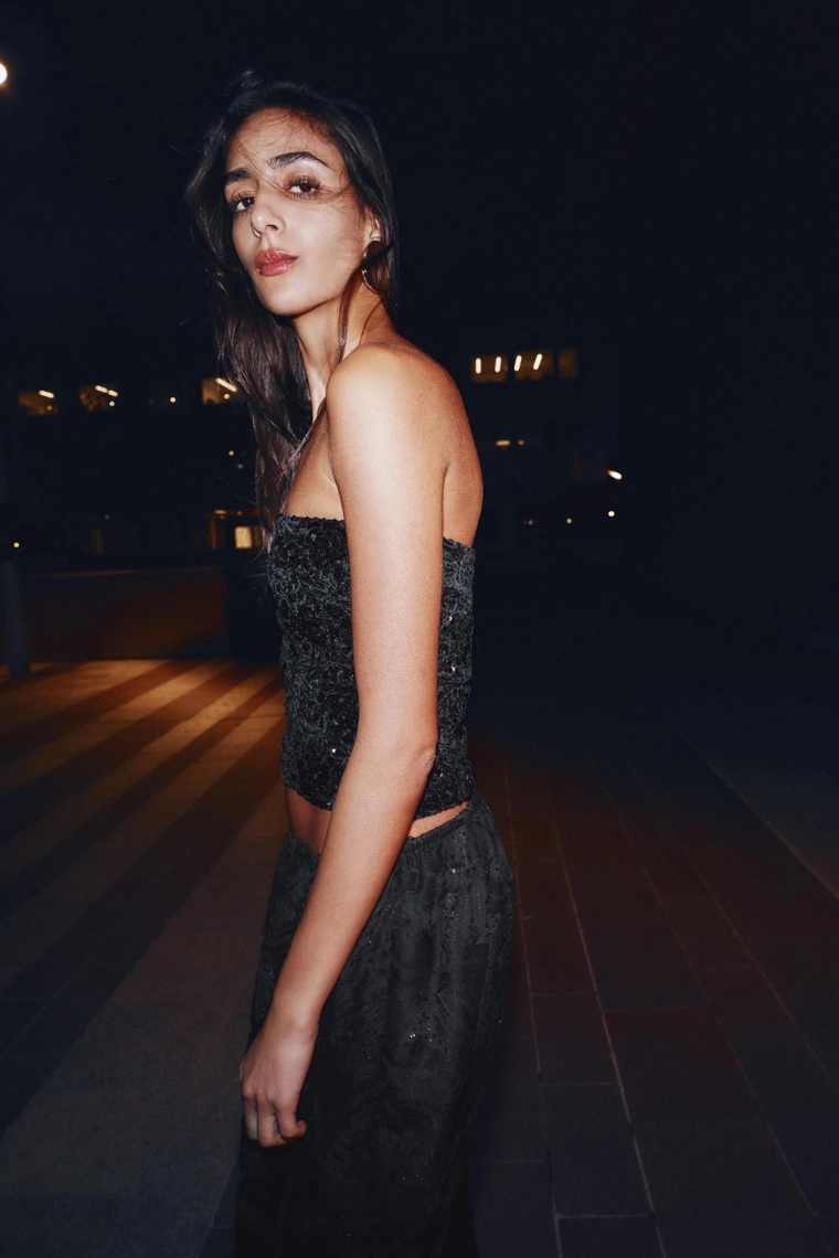 Топ из вельвета с пайетками