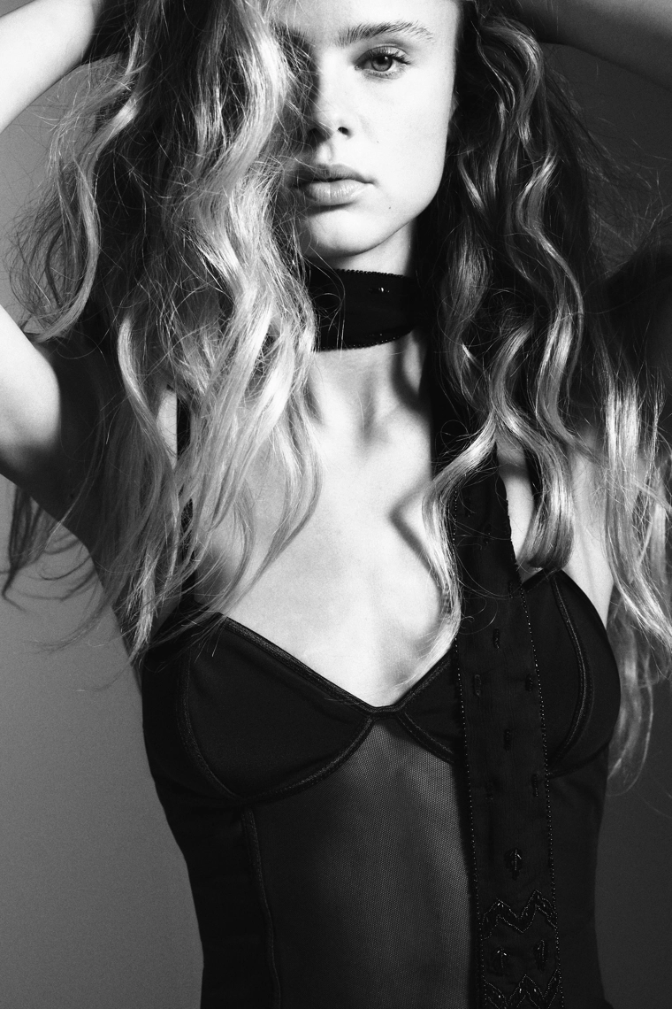 Корсет с сочетающимся тюлем